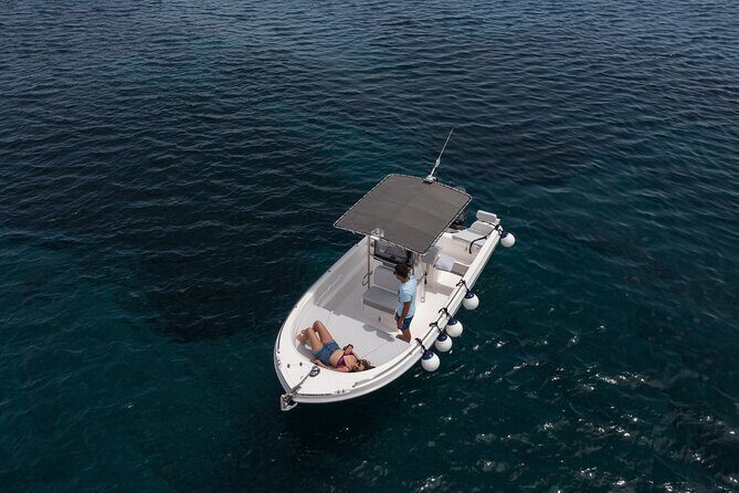 5 Hours Boat Rental in Santorini - Boat Size, Group Size, and Why Up To Seven Is the Sweet Spot