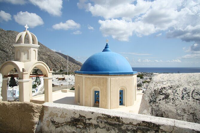 5 Hours Private Guided Tour of Santorini - Oia: 90 minutes of blue-domed churches, bougainvillea lanes, and real wandering time
