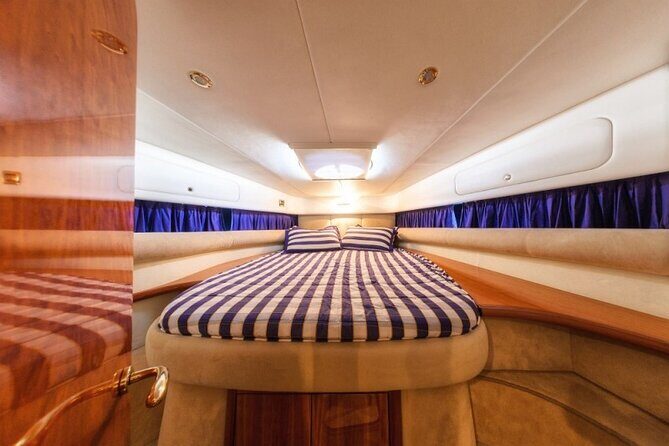 5 Hours Santorini Private Luxury Cruise with BBQ and Drinks - What this private Santorini cruise is really about