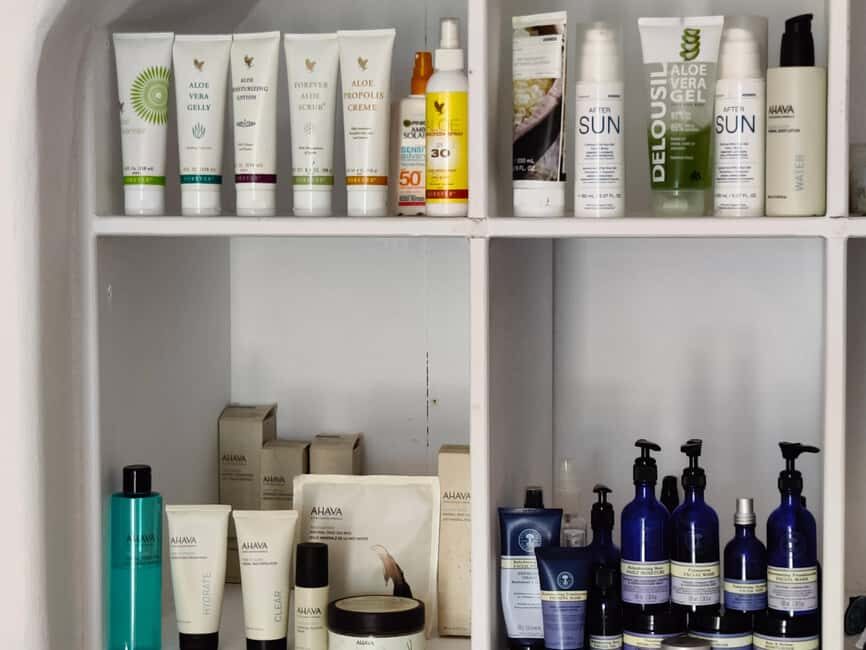 Akrotiri: 2-Hrs Aromatherapy Face & Body Ritual - Reviving serum and moisturizer: where the “age-defying” promise shows up