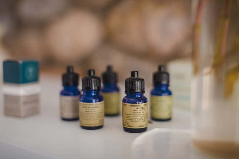 Akrotiri: 2-Hrs Aromatherapy Face & Body Ritual - Outdoor pool access plus a drink and fruit platter