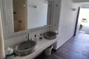 Akrotiri: Couples Massage & Pool Day Access - Massage options: 60 vs 90 minutes, and what that means for you