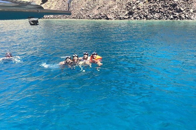ALL-INCLUSIVE: Santorini Caldera Cruise with Greek Meal & Drinks - The 5-hour flow: Red Beach to the volcano swim stops
