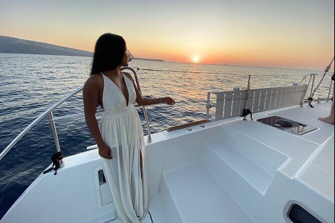 ALL-INCLUSIVE: Santorini Caldera Cruise with Greek Meal & Drinks - Nea Kameni dinner on board: Greek meal, wine, and the sunset-to-Ammoudi finish