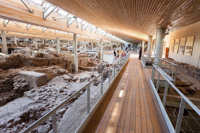 Archaeological Bus Tour to Akrotiri Excavations & Red Beach - Why this Akrotiri and beaches loop makes sense