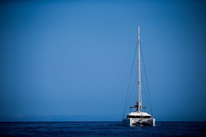 Beautiful Day Catamaran Caldera Cruise incl. Meal & Drinks - Why this Ammoudi catamaran cruise feels different from a sightseeing bus