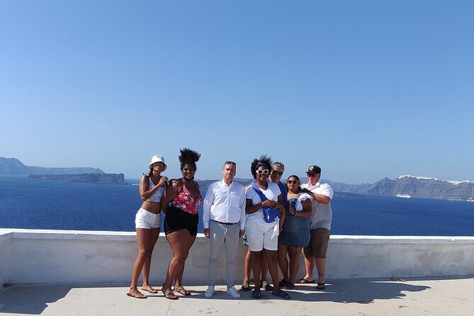 Best of Santorini: 3-hour Private Tour with a Local Guide - Stop 3: Oia’s cobbled lanes and caldera views (plus real walking time)