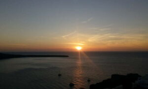 Blue Dome And Oia Sunset Small Group Transfer - Getting picked up in Fira or Kamari (and why it matters)