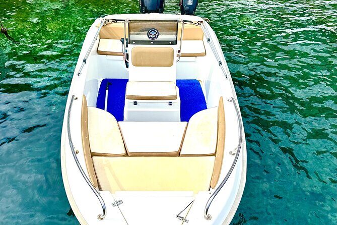 Boat Rental in Santorini - Ammoudi Bay pickup and the stairs factor