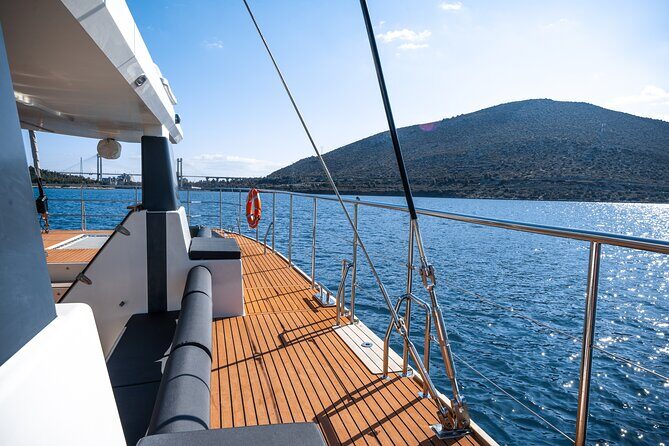 Comfort Max Catamaran Caldera Cruise with BBQ and Drinks - Red Beach / White Beach area and swim time: where weather can change everything