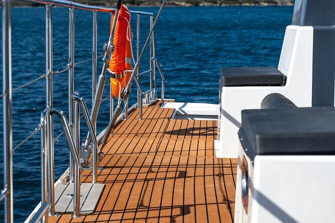 Comfort Max Catamaran Caldera Cruise with BBQ and Drinks - Group size and seating: how to avoid the uncomfortable part