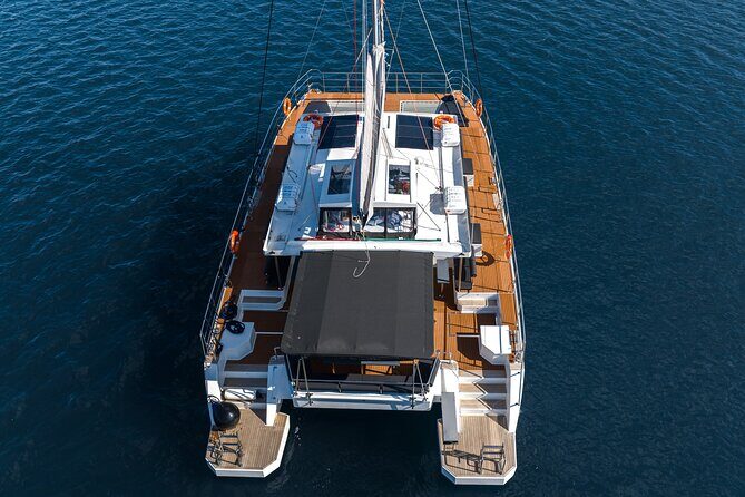 Comfort Max Catamaran Caldera Cruise with BBQ and Drinks - Starting out in Ammoudi: logistics that matter (and how to avoid stress)