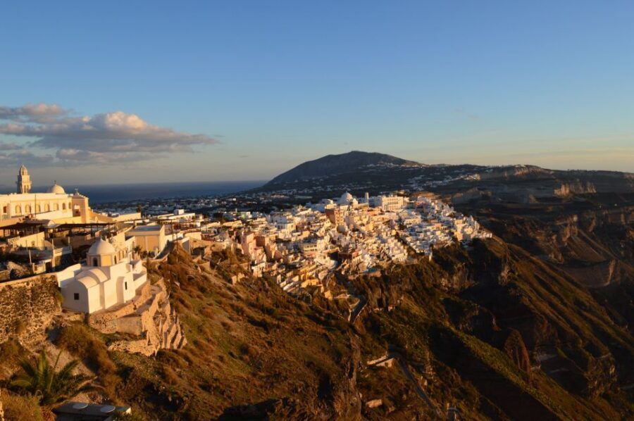 Cruise Traveller's Shore Excursion - From the port to Fira: cable car realities on cruise days