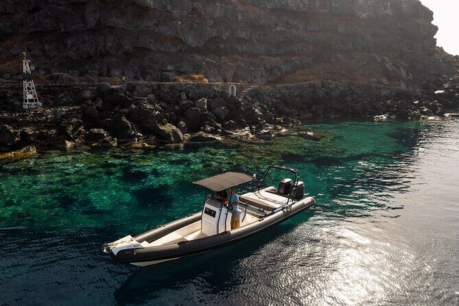 Exclusive cruise experience in Santorini - Volcano islands at Palea and Nea Kameni: black sand and the hot springs question (45 minutes)