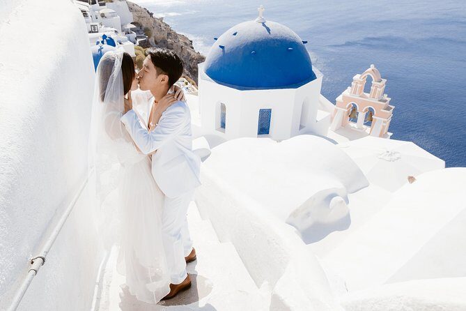 Exclusive Photo Session - 1hour - Why golden hour in Oia matters (and how this session uses it fast)
