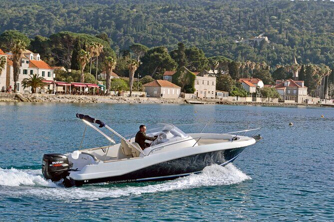 Explore Santorini and its volcanic wonders with Alex Private Boat - Palea Kameni and the volcano-country feeling