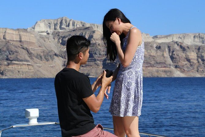 Explore Santorini’s volcano with Alex Private Boat Rental - Cruising past Oia: cliff views that feel made for the water