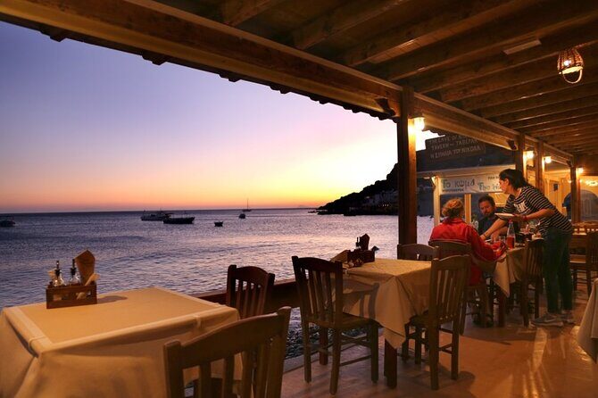 Flavors of Santorini Food and Wine Private Sunset Tour - Key things that make this tour worth your time