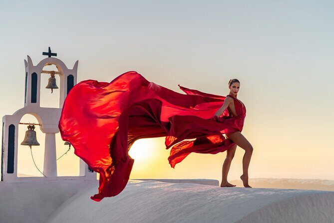 Flying Dress Photoshoot in Santorini by Flying Dress Photo © - One hour in Imerovigli: backdrops, posing cues, and wind reality
