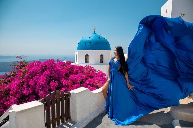 Flying Dress Photoshooting Santorini - Where you start in Oia: the Fira bus stop area