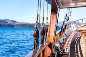 Full Day Boat Tour to Caldera Islands & Sunset in Oia by bus - Nea Kameni volcano hike: the €5 ticket and the walking reality