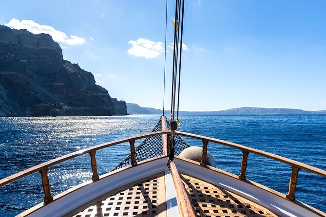 Full Day Boat Tour to Caldera Islands & Sunset in Oia by bus - Group size and day logistics: where delays can creep in