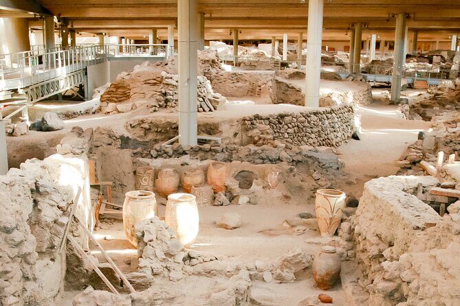 Guided Tour: the Myth of Lost Atlantis - Myth of Atlantis meets ash-covered Akrotiri: the smartest way to spend time