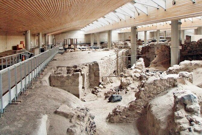 Guided Tour to the Akrotiri Archaeological Site in Santorini - The guided walk at Akrotiri: what you’re actually learning