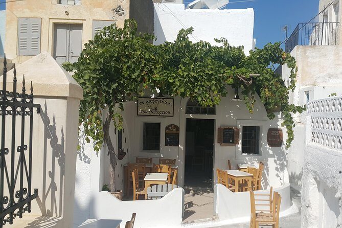 Hidden villages: Private tour 5-Hour - Stop 3: Emporio—largest village south, plus Venetian defenses
