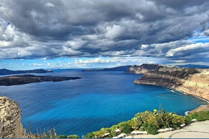 Luxury Full Day Private Sightseeing Tour in Santorini - Akrotiri Lighthouse and Red Beach: two volcanic moods in one run