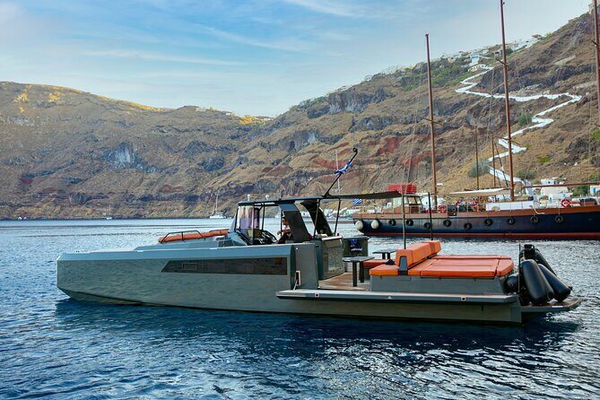 Luxury Private Power Catamaran Tour in Santorini - Who this tour is best for