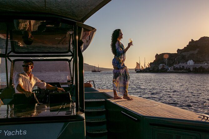 Luxury Private Power Catamaran Tour in Santorini - Sunset vs daytime: which matches your mood?