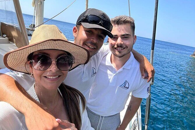 Luxury Santorini Catamaran Cruise: Lunch, BBQ, Drinks, Transfers - Sailing back toward Vlychada: caldera views on the way out