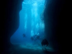 Oia: 2 Guided Scuba Dives off Santorini for Certified Divers - Meeting at Atlantis Oia and the ride to the port
