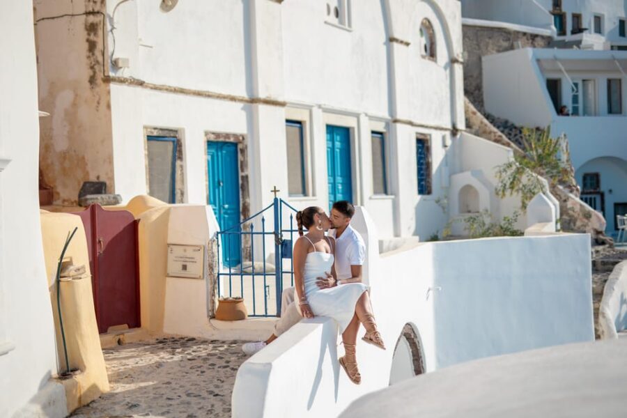 Oia: Couple photoshoot with 30 edited Photos - Key things that make this shoot worth your time