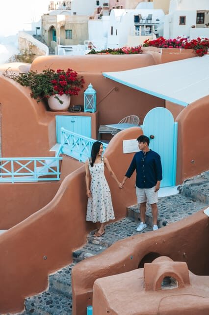 Oia: Couple photoshoot with 30 edited Photos - Getting your photos: what happens after the shoot