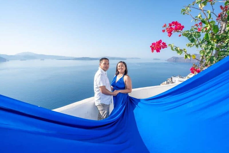Oia: Santorini Photoshoot with Flying Dress Rental Option - The photos you get: 50 edited images you can actually use