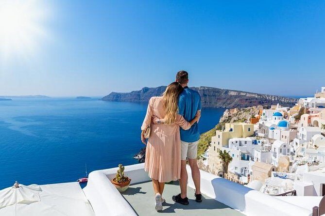 Oia Sunset and Traditional Villages Full Day Tour - Perissa Black Sand Beach: Lunch Time and a Cooling-Off Window