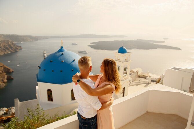 Personal Travel and Vacation Photographer Tour in Santorini - Price and value: paying per group, not per person