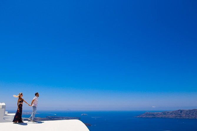 Personal Travel and Vacation Photographer Tour in Santorini - Stop 2: Oia main street (classic Santorini, with smart timing)