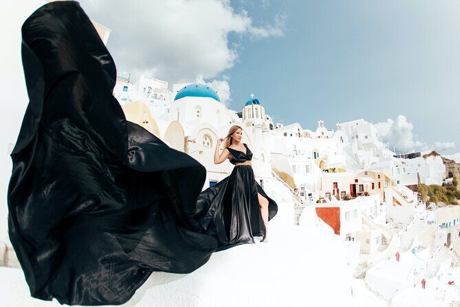 Photoshoot in Flying Dresses in Santorini - Meeting in Imerovigli and How the Hour Moves