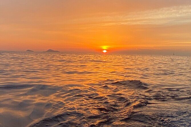 Private all included yacht Tour in Santorini - Volcano mud bath: a short stop with big personality