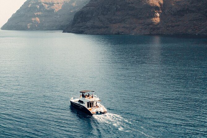Private Caldera Cruise with Power Catamaran ENJOY incl. Meal & Drinks - The route that drives the day: Oia, then volcano and beaches