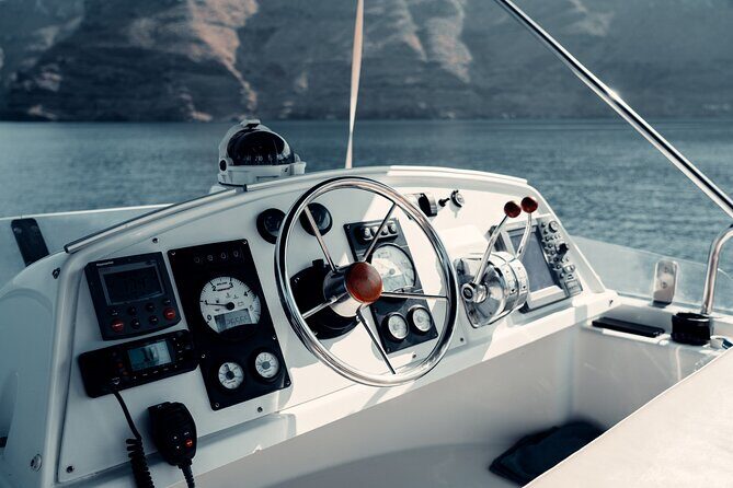 Private Caldera Cruise with Power Catamaran ENJOY incl. Meal & Drinks - Stop 2: White Beach (about 1 hour to swim and look)