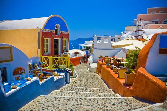 Private Day trip Santorini 4 hours - Oia: castle views and the town split by caldera life
