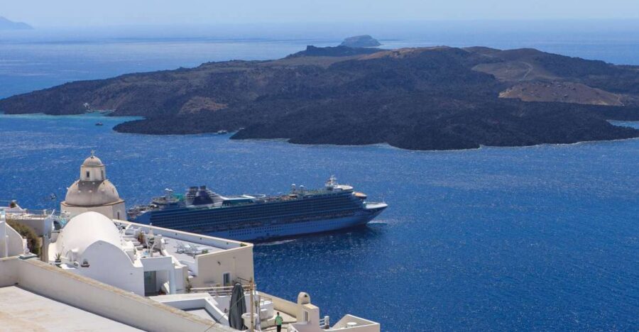 Private Famous Sights Tour with Local Guide in Santorini - Oia village on the caldera slope: what you’ll actually do there