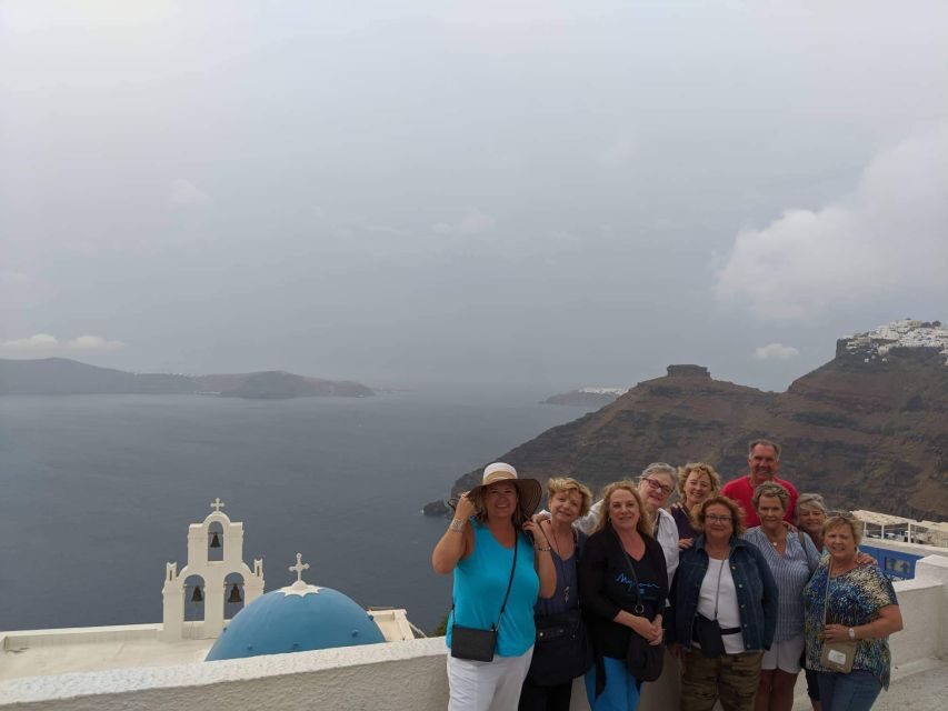 Private Famous Sights Tour with Local Guide in Santorini - Why the local guide experience makes the difference