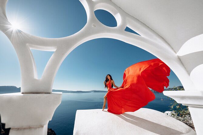 Private Flying Dress Photoshoot in Santorini - What “10–12 Fully Edited Photos” Really Means for Your Planning