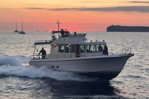 Private Full-Day Motor Yacht Cruise with Meal, Open Bar+Transfers - Why a motor yacht day feels different on Santorini