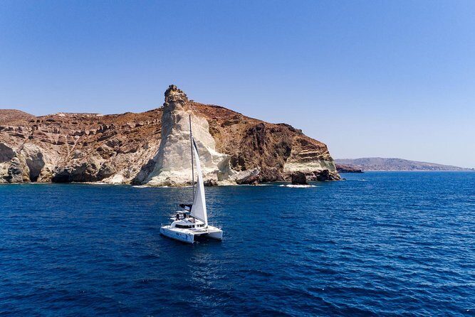 Private Luxury Caldera Cruise with a rich BBQ meal and Open Bar! - BBQ plus an open bar: how this “lunch cruise” really works